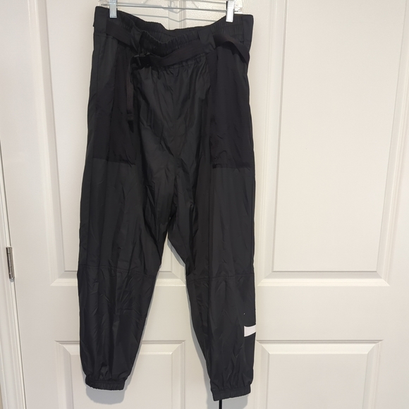 Nike Sportswear Tapered Jogger Size XL Womens Pants Black Swoosh -100 - Picture 3 of 8